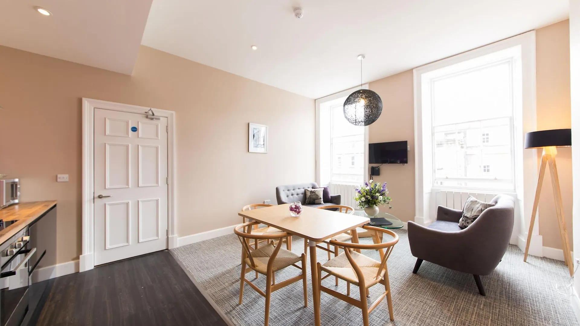 The Spires Edinburgh Apartment 0*,
