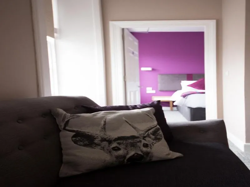 The Spires Edinburgh Apartment 0*,