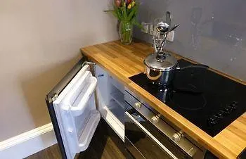 The Spires Edinburgh Apartment 0*,