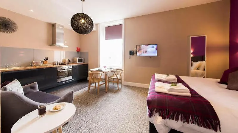 The Spires Edinburgh Apartment 0*,